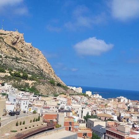 Corazon De Alicante Con Vistas Al Mar Y Al Castillo Exterior photo