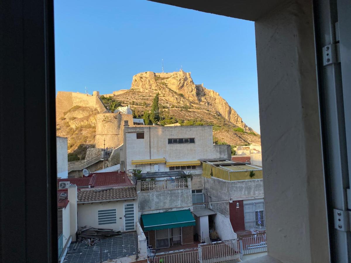 Corazon De Alicante Con Vistas Al Mar Y Al Castillo Exterior photo