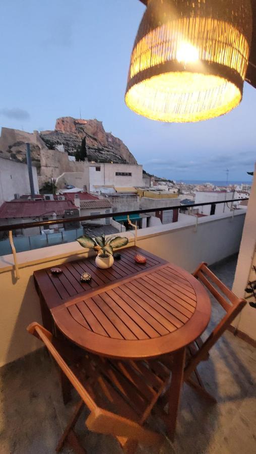 Corazon De Alicante Con Vistas Al Mar Y Al Castillo Exterior photo